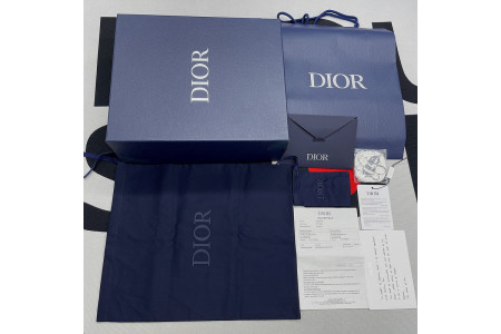 DR B30 Sneakers