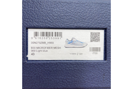 DR B30 Sneakers