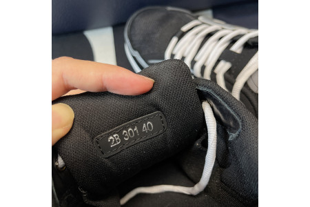 DR B30 Sneakers