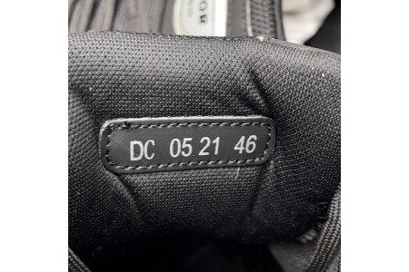 DR B30 Sneakers
