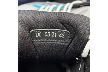DR B30 Sneakers