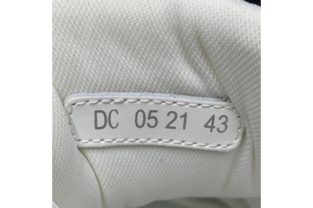 DR B30 Sneakers
