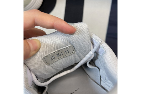 DR B30 Sneakers