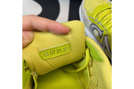 DR B30 Sneakers