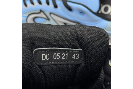 DR B30 Sneakers