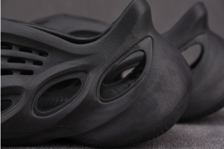 Adidas Yeezy Foam RNNR Onyx HP8739