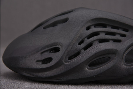 Adidas Yeezy Foam RNNR Onyx HP8739