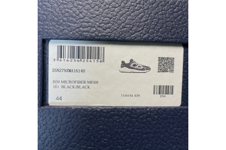 DR B30 Sneakers