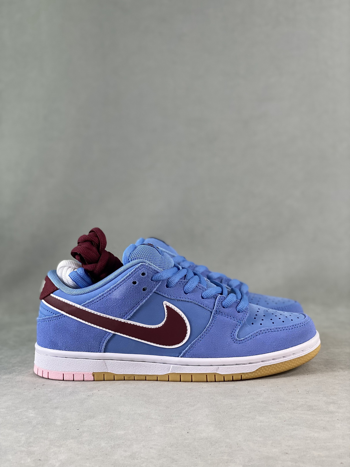 Nike SB Dunk Low Philadelphia Phillies
