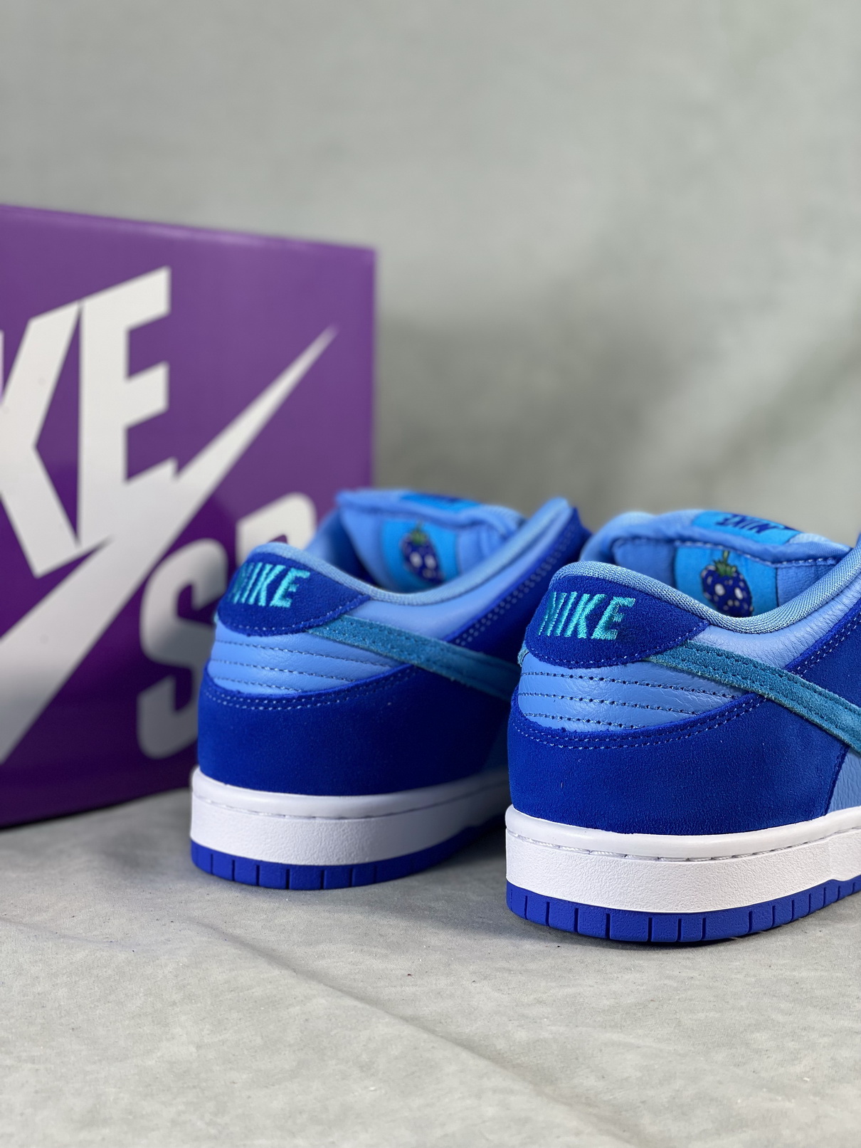Nike SB Dunk Low Blue Raspberry