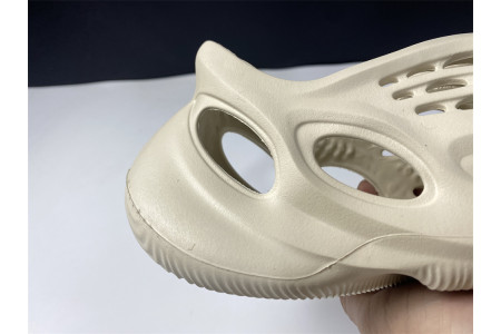 Adidas Yeezy Foam RNNR Sand FY4567