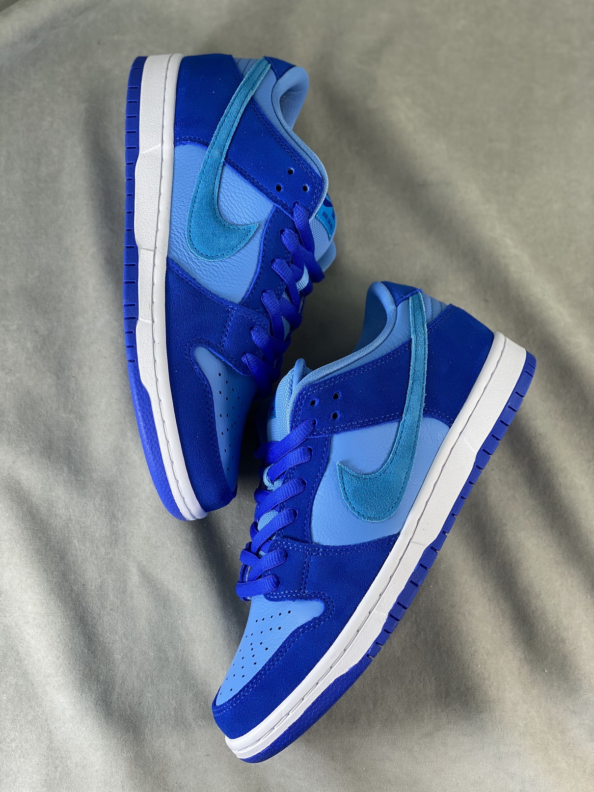 Nike SB Dunk Low Blue Raspberry
