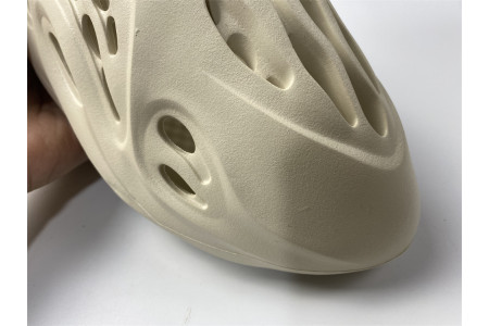 Adidas Yeezy Foam RNNR Sand FY4567