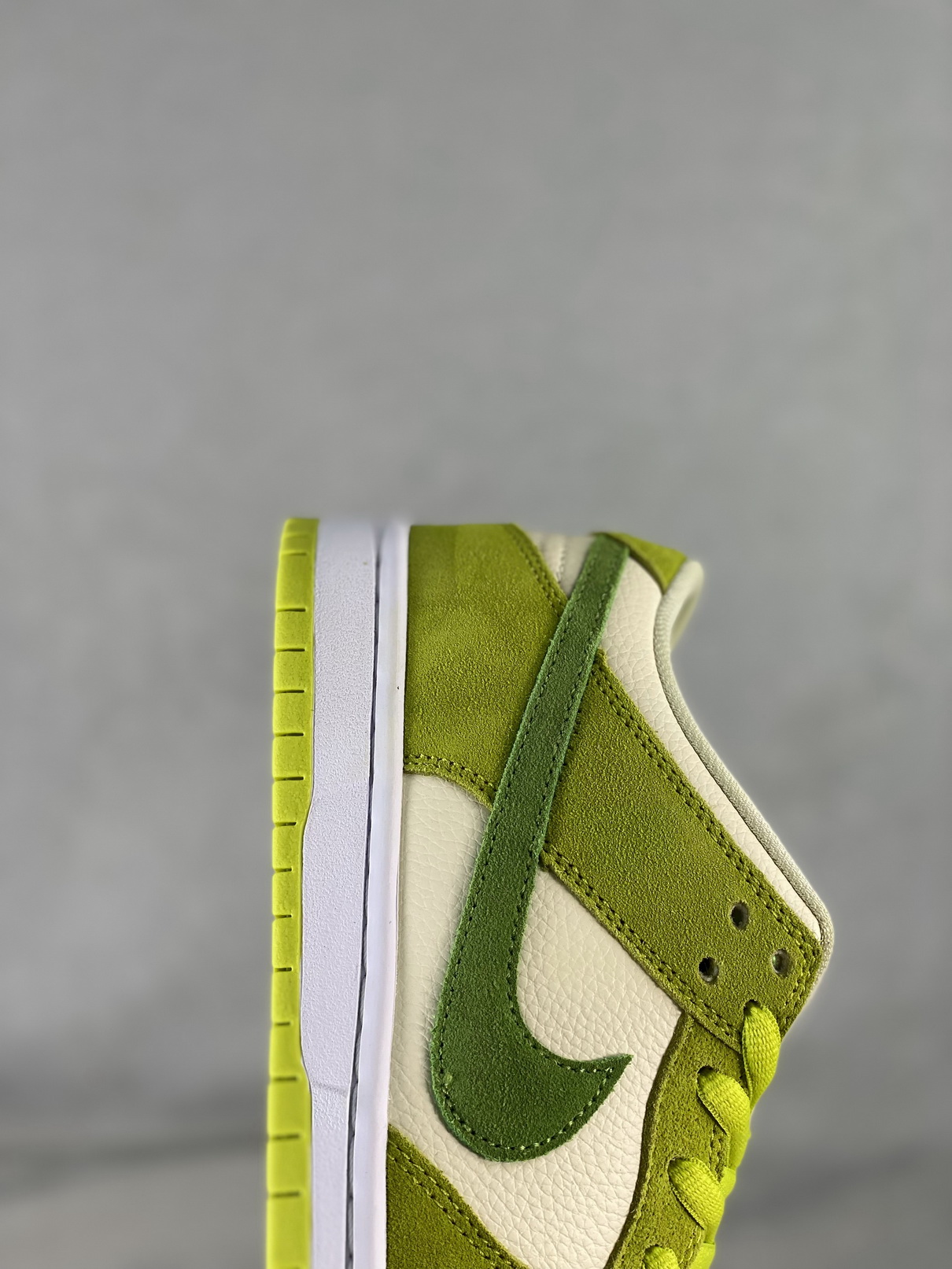 Nike SB Dunk Low Green Apple