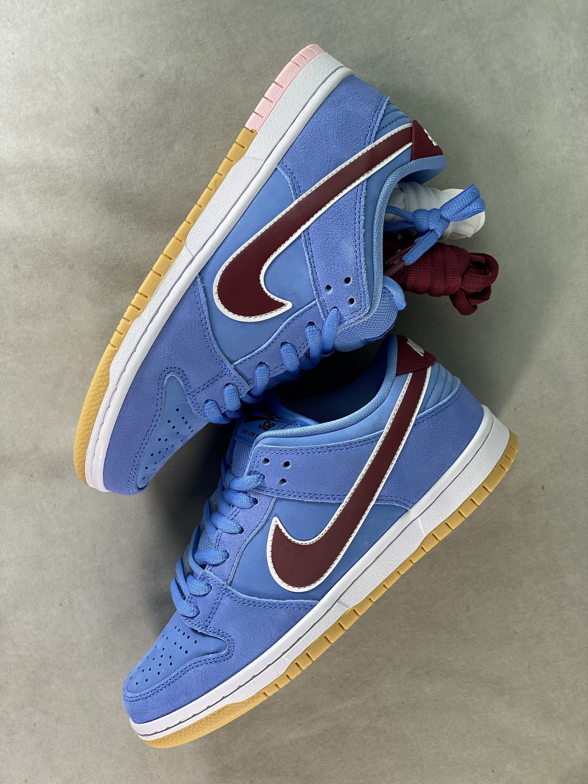 Nike SB Dunk Low Philadelphia Phillies