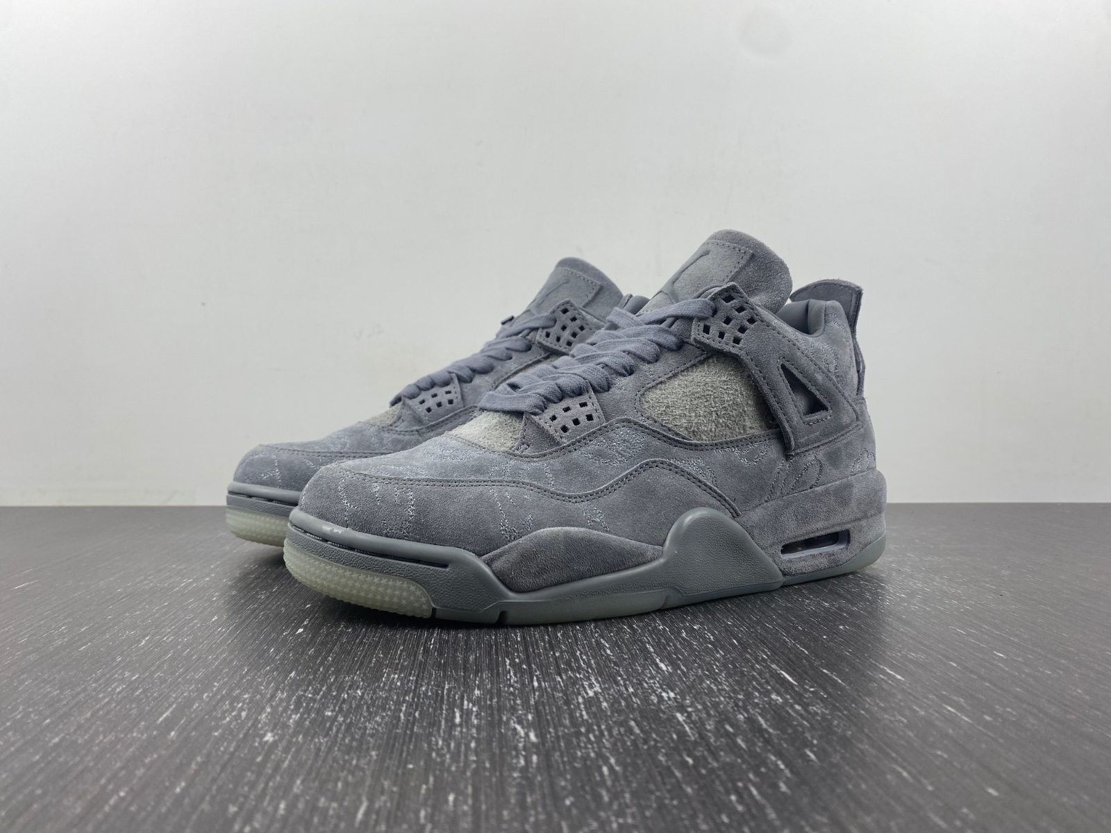Jordan 4 Retro Kaws
