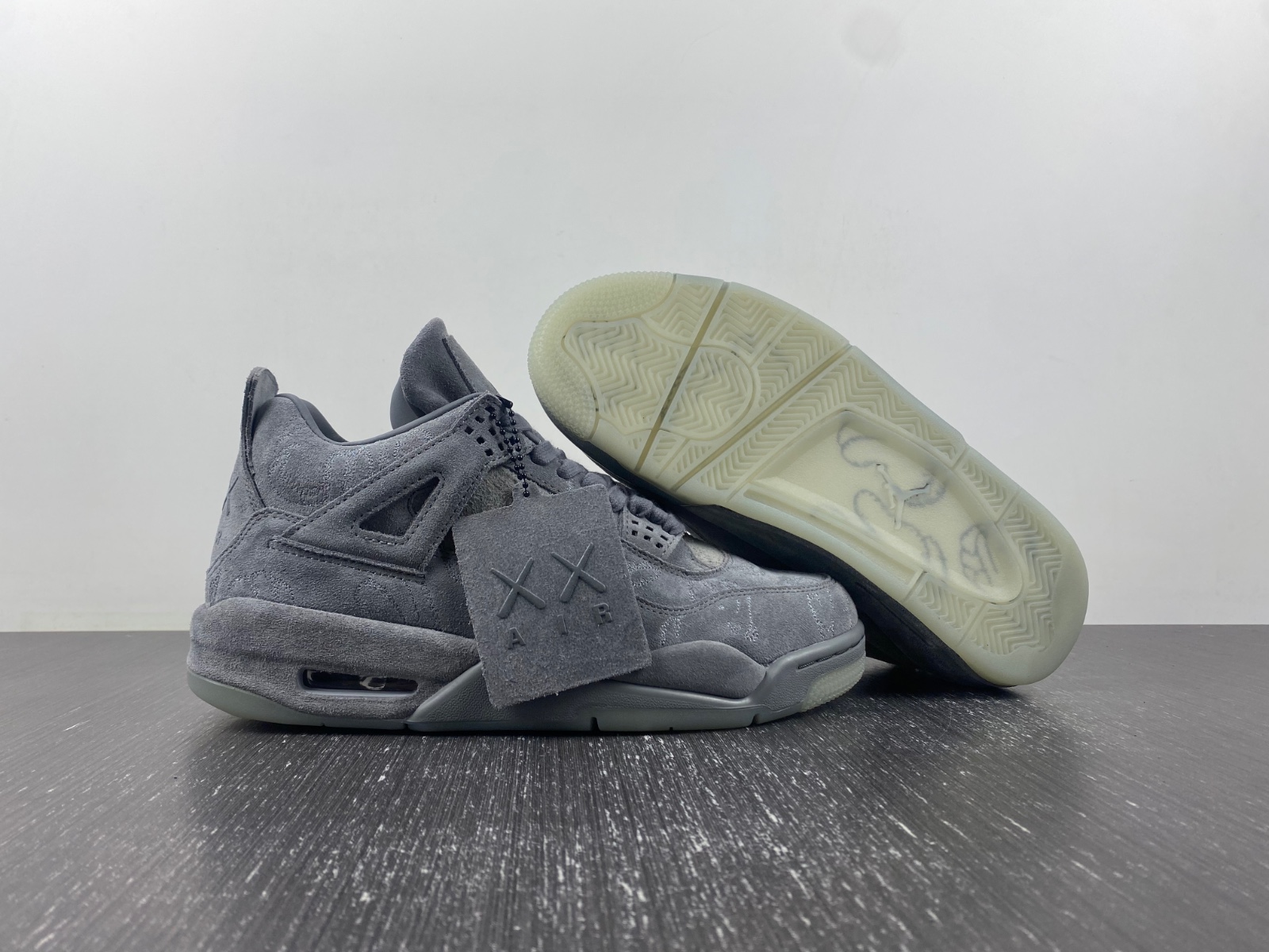Jordan 4 Retro Kaws