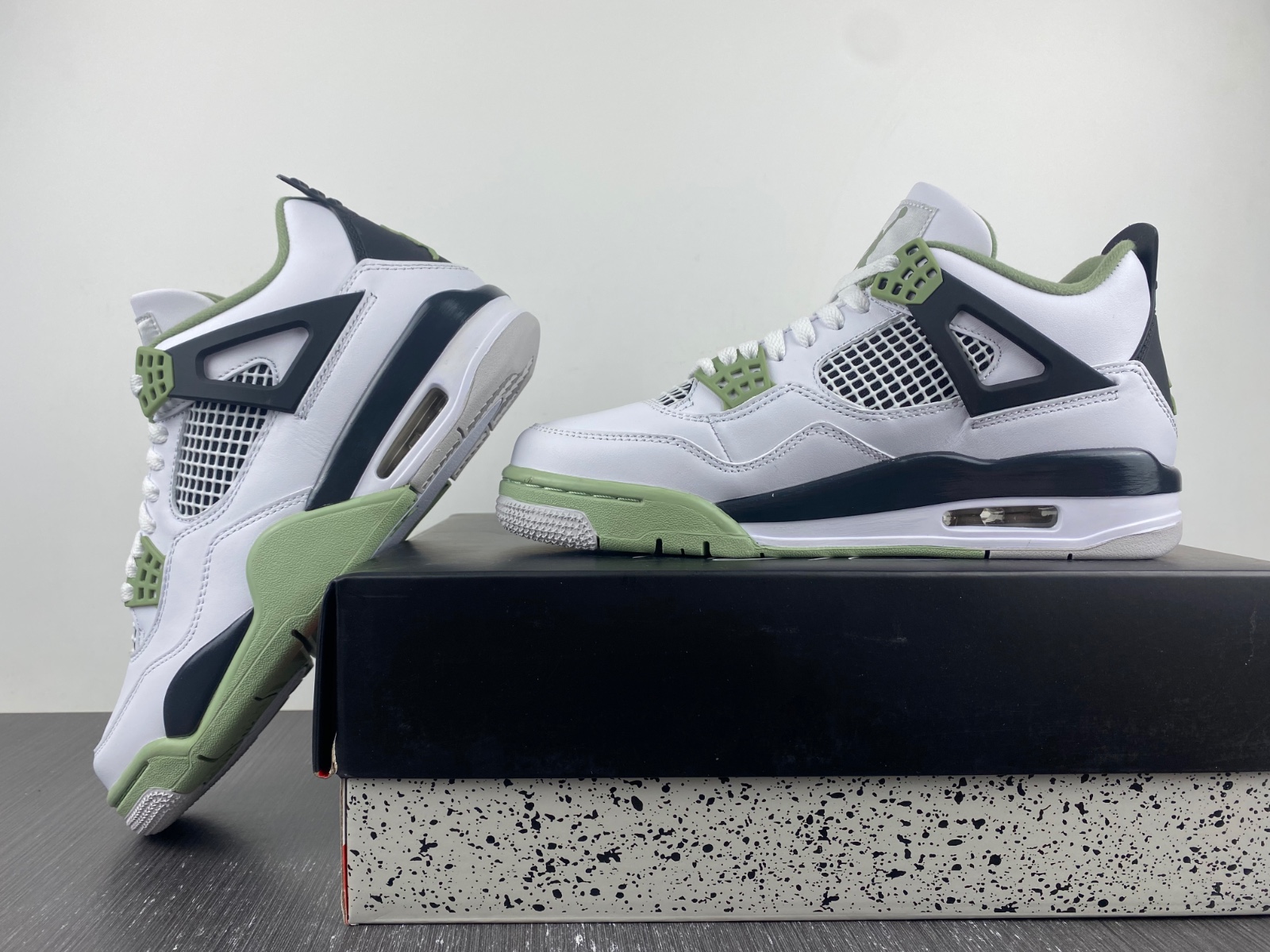 Jordan 4 Retro Seafoam