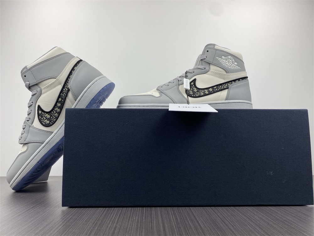 Jordan 1 Retro High Dior