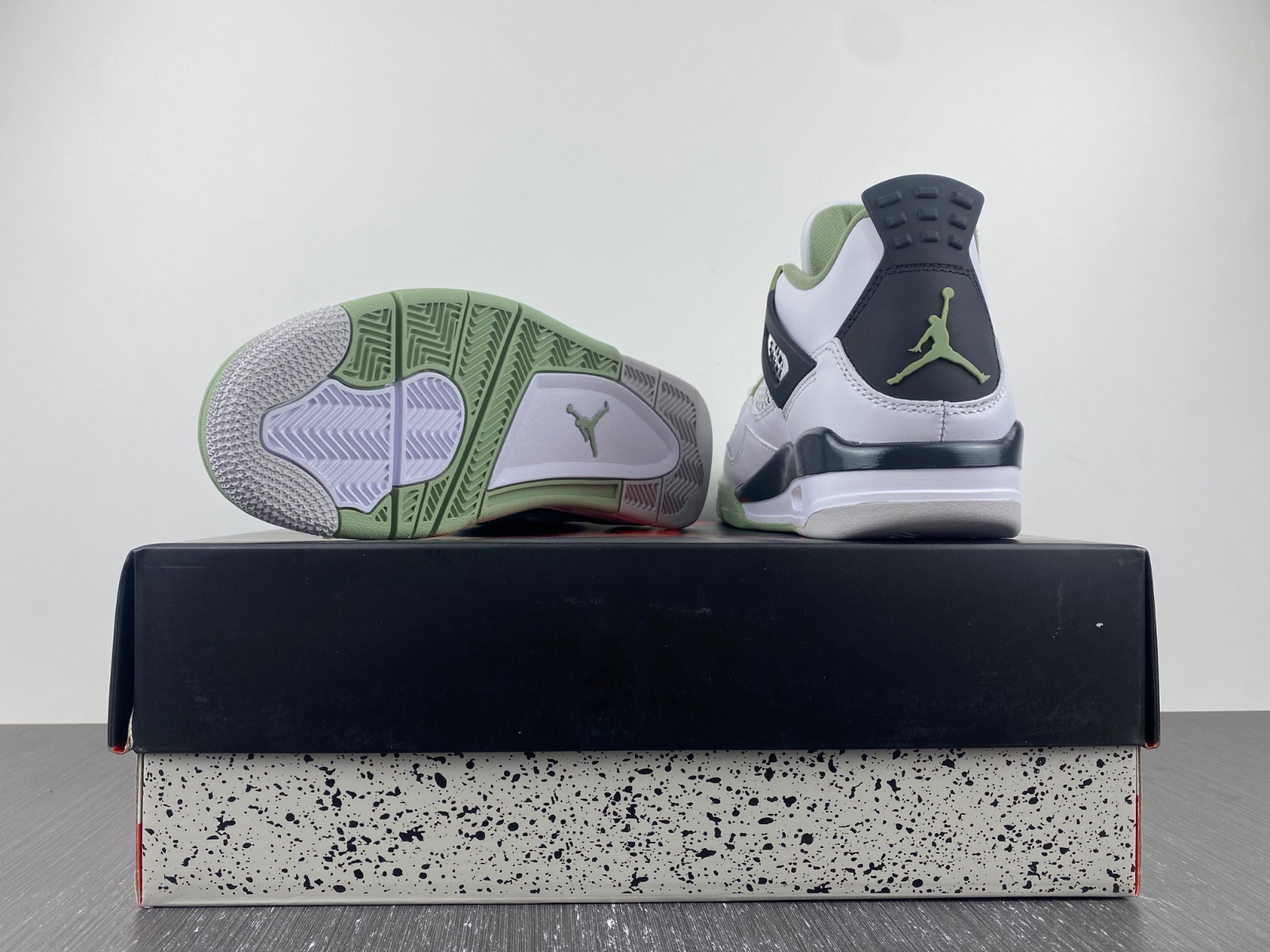 Jordan 4 Retro Seafoam