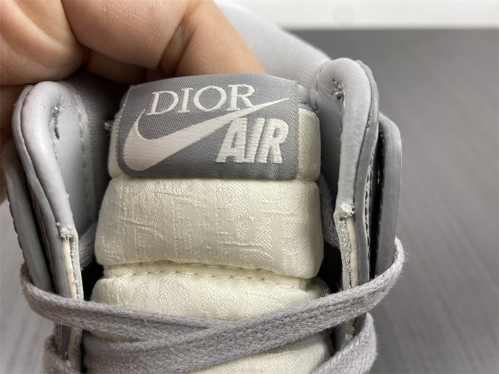 Jordan 1 Retro High Dior