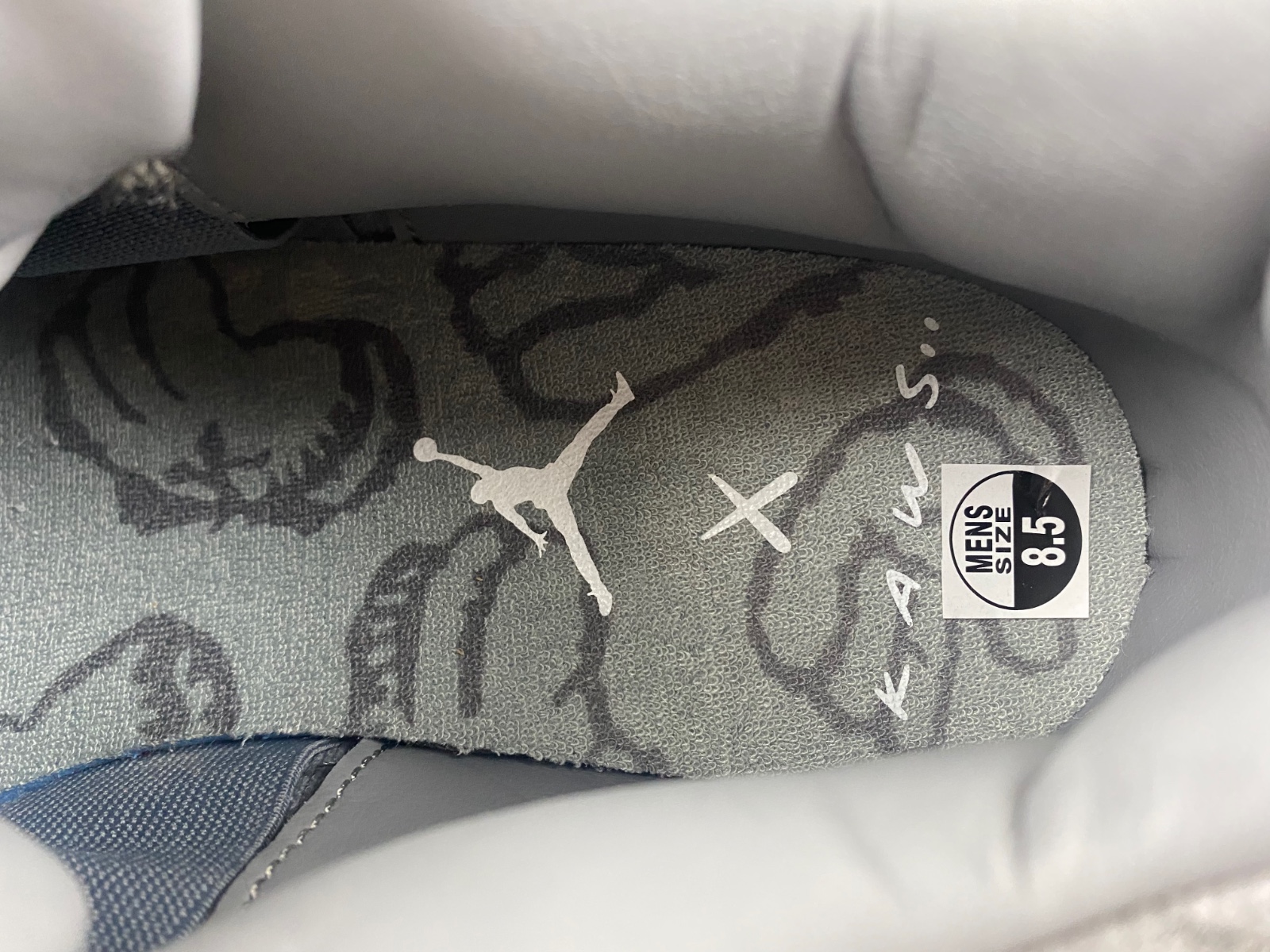 Jordan 4 Retro Kaws