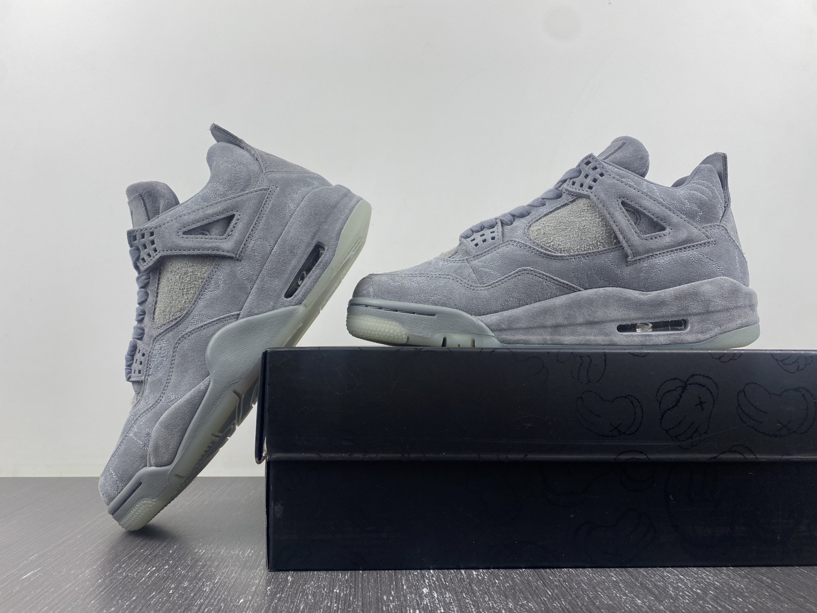Jordan 4 Retro Kaws