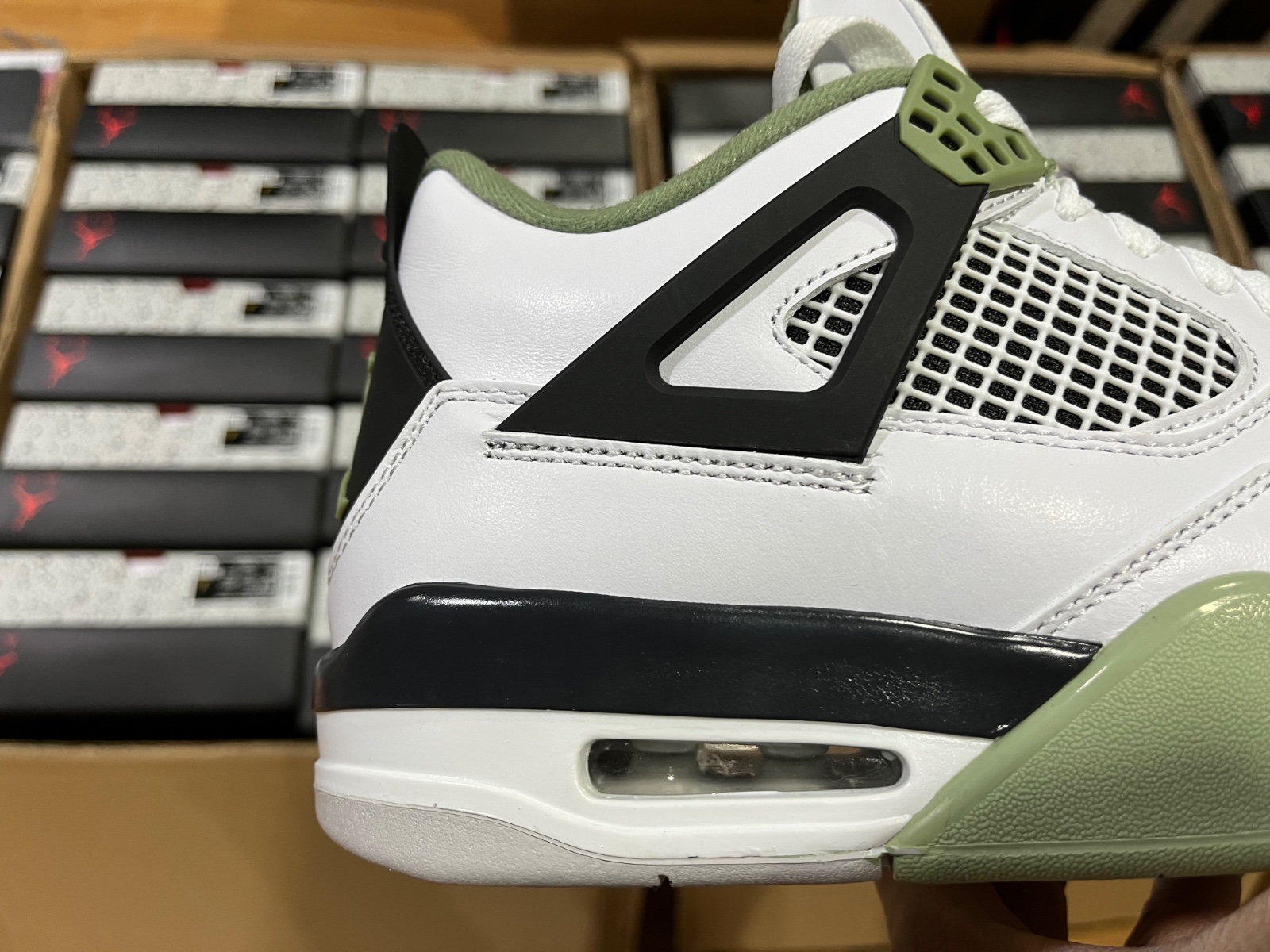 Jordan 4 Retro Seafoam