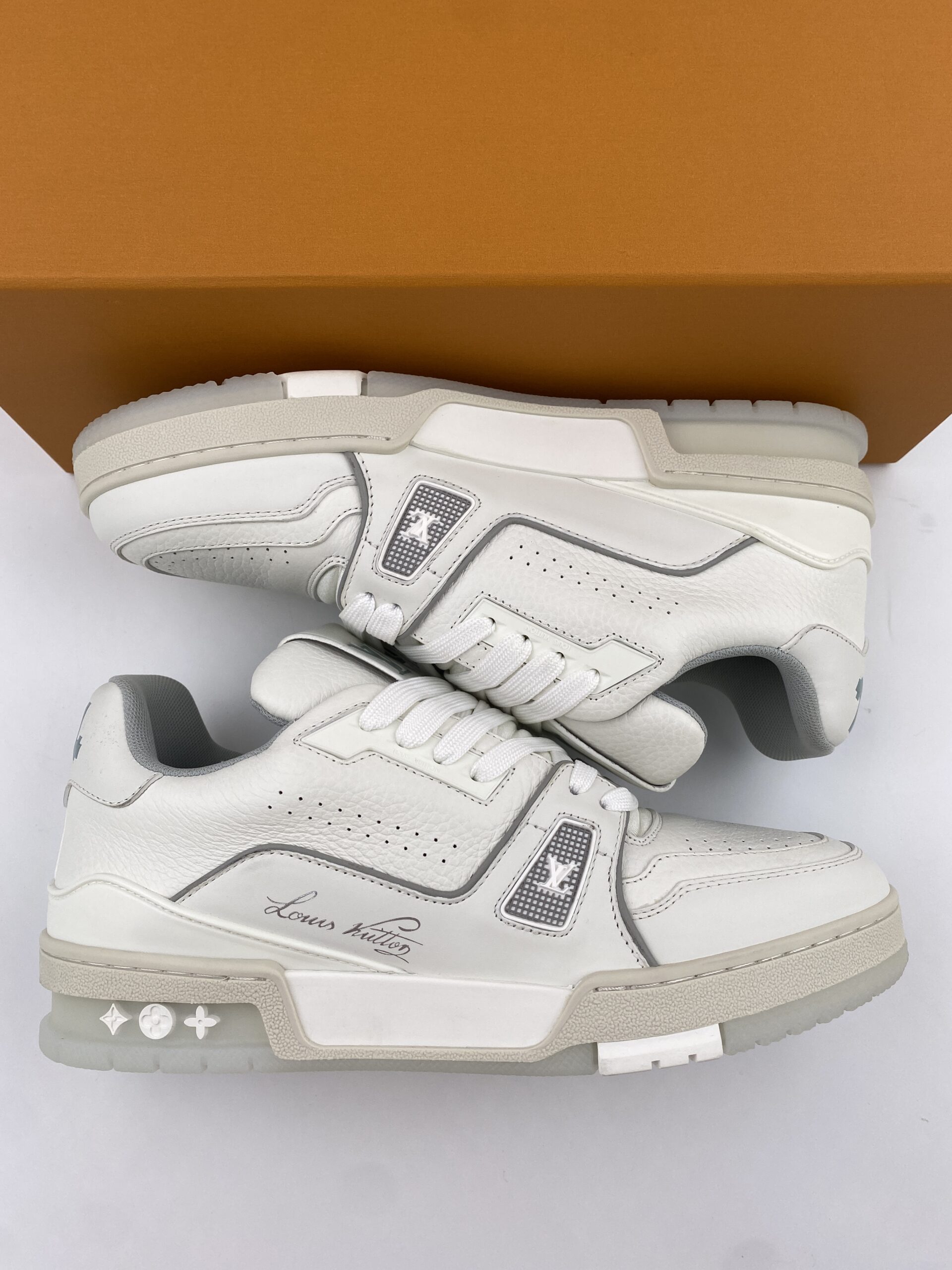 L** V* Trainer White