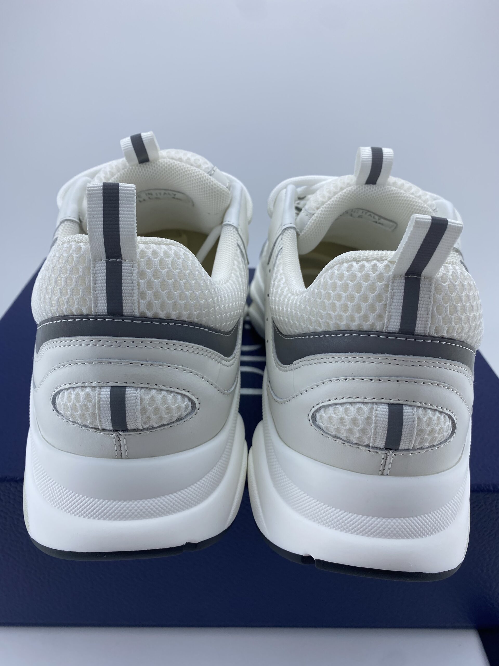 Di* B22 White Silver