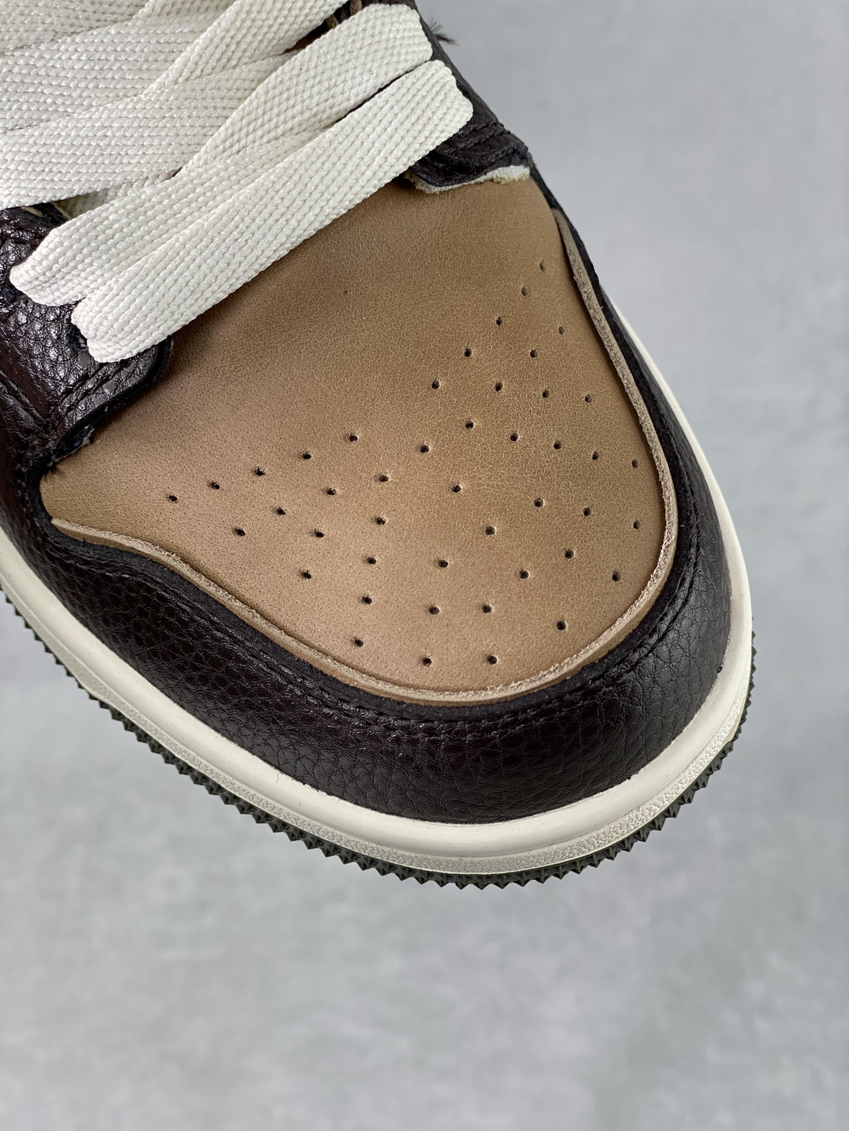 B*PE SNEAKER