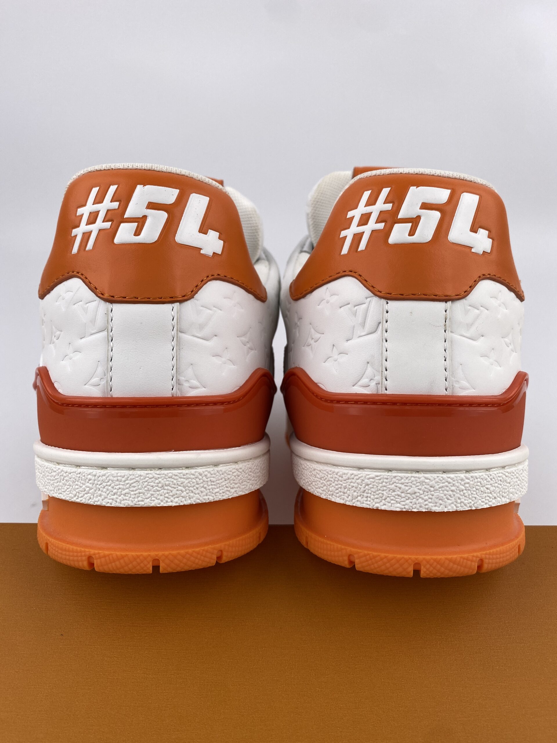 L** V* LV Trainer Orange