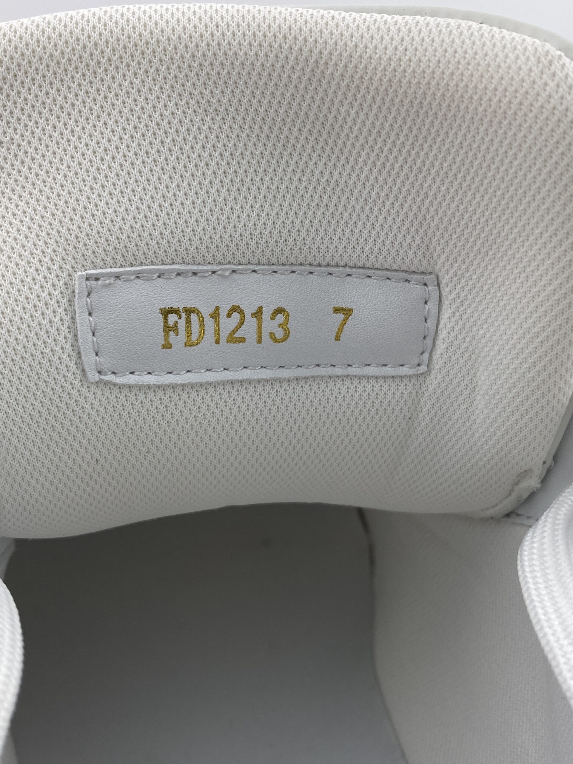 L** V* LV  Yayoi Kusama Trainer White Print
