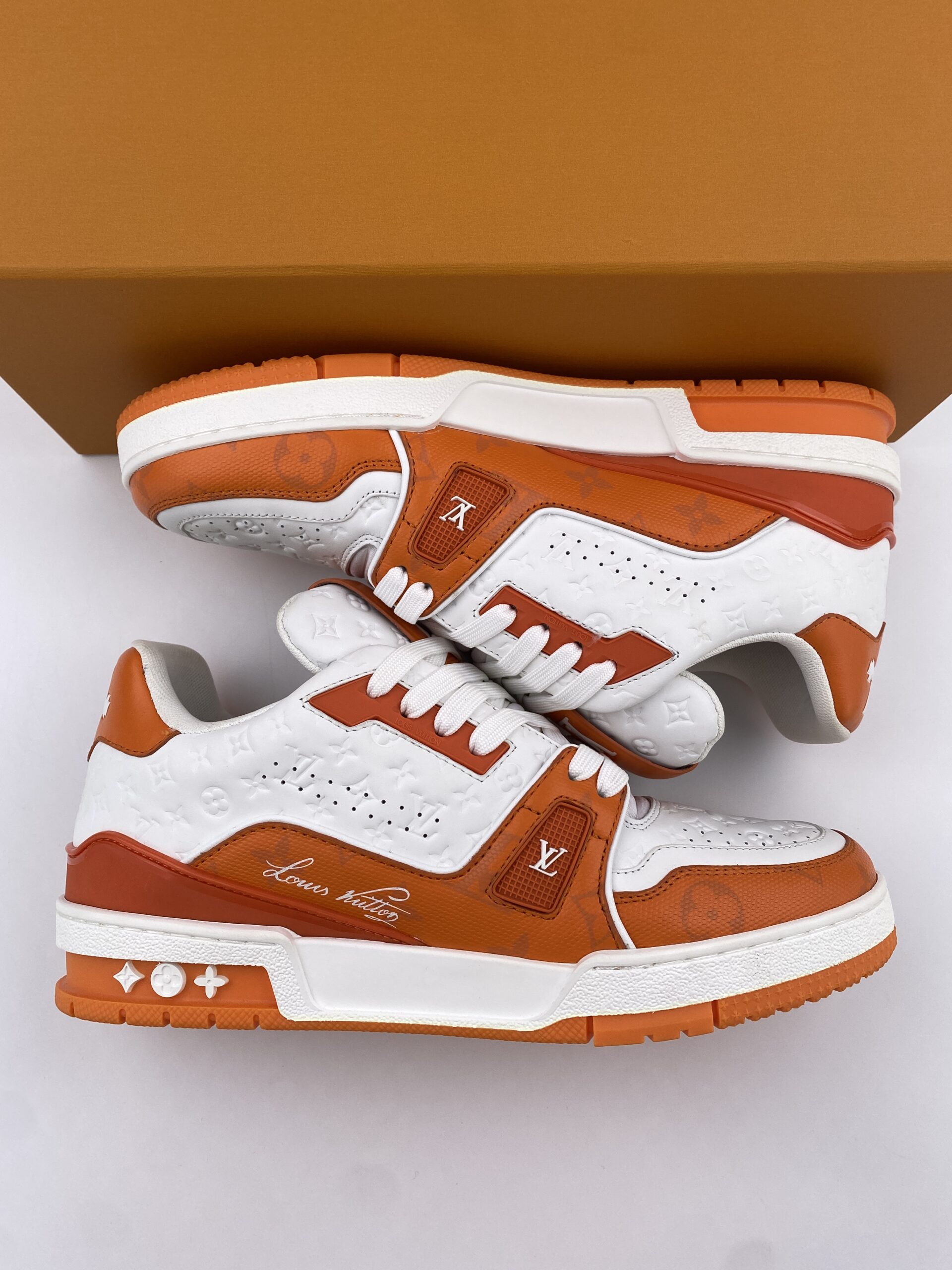 L** V* LV Trainer Orange
