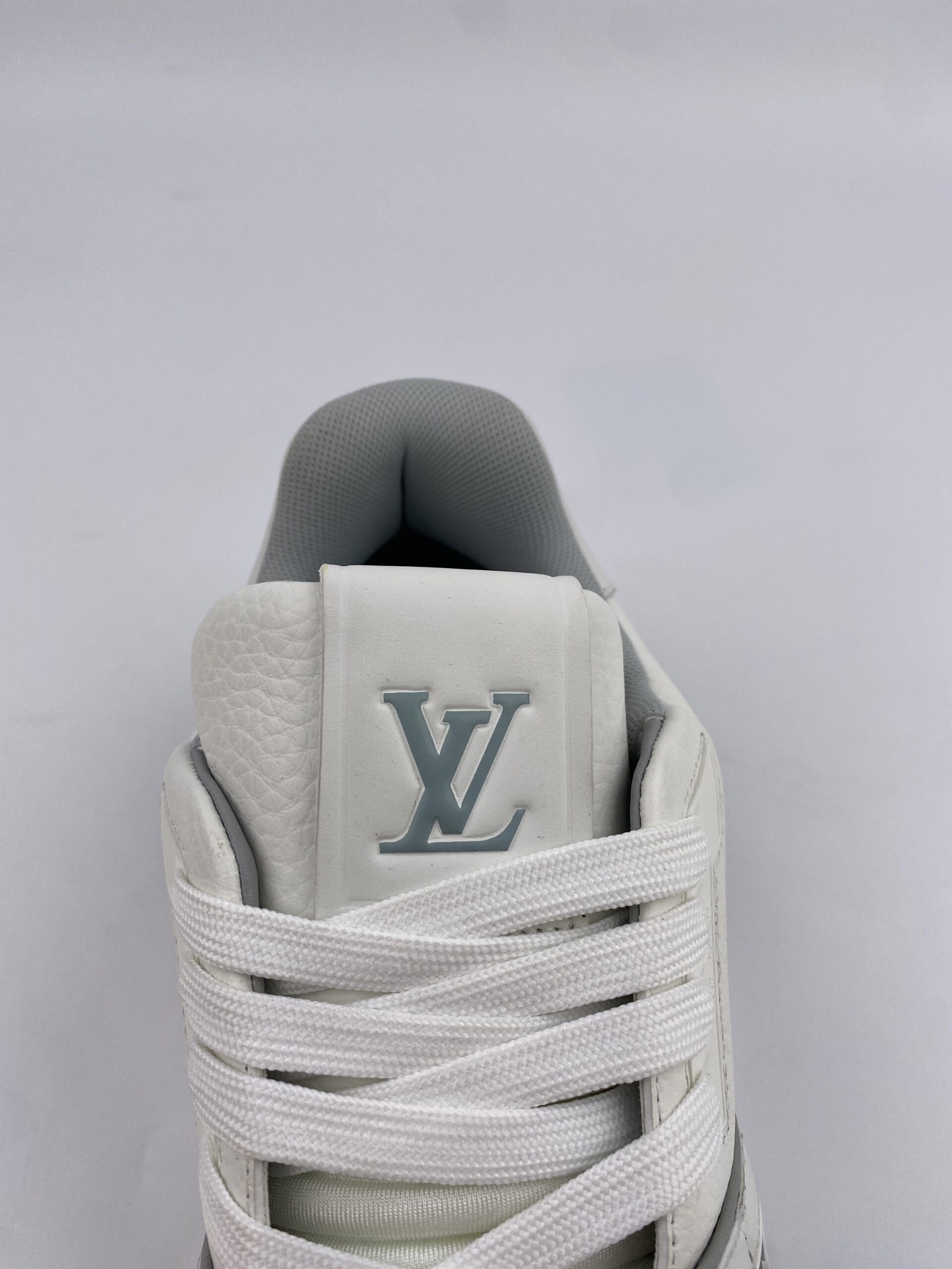 L** V* Trainer White