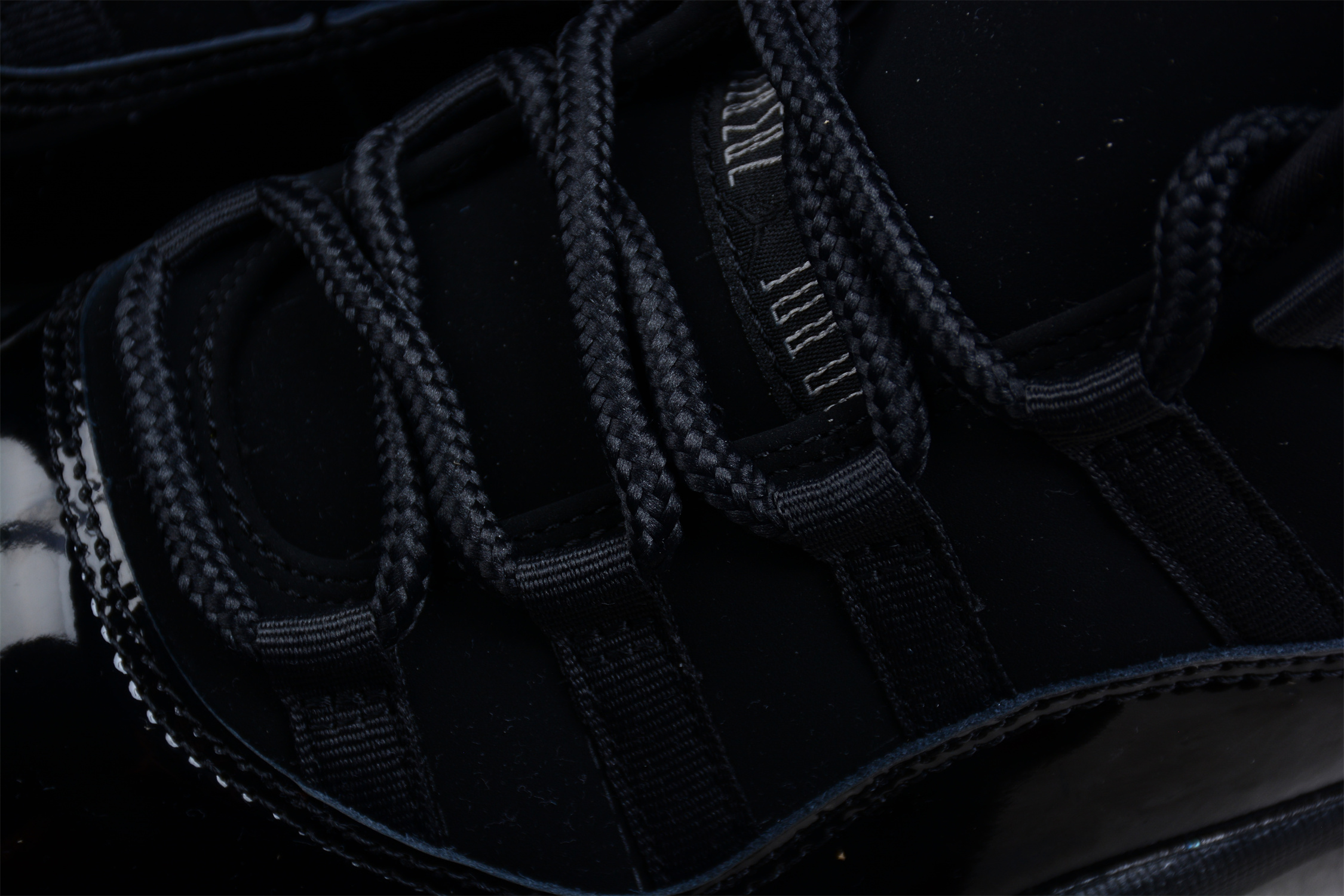AIR JORDAN 11 ??CAP AND GOWN?? BLACK 378037-005