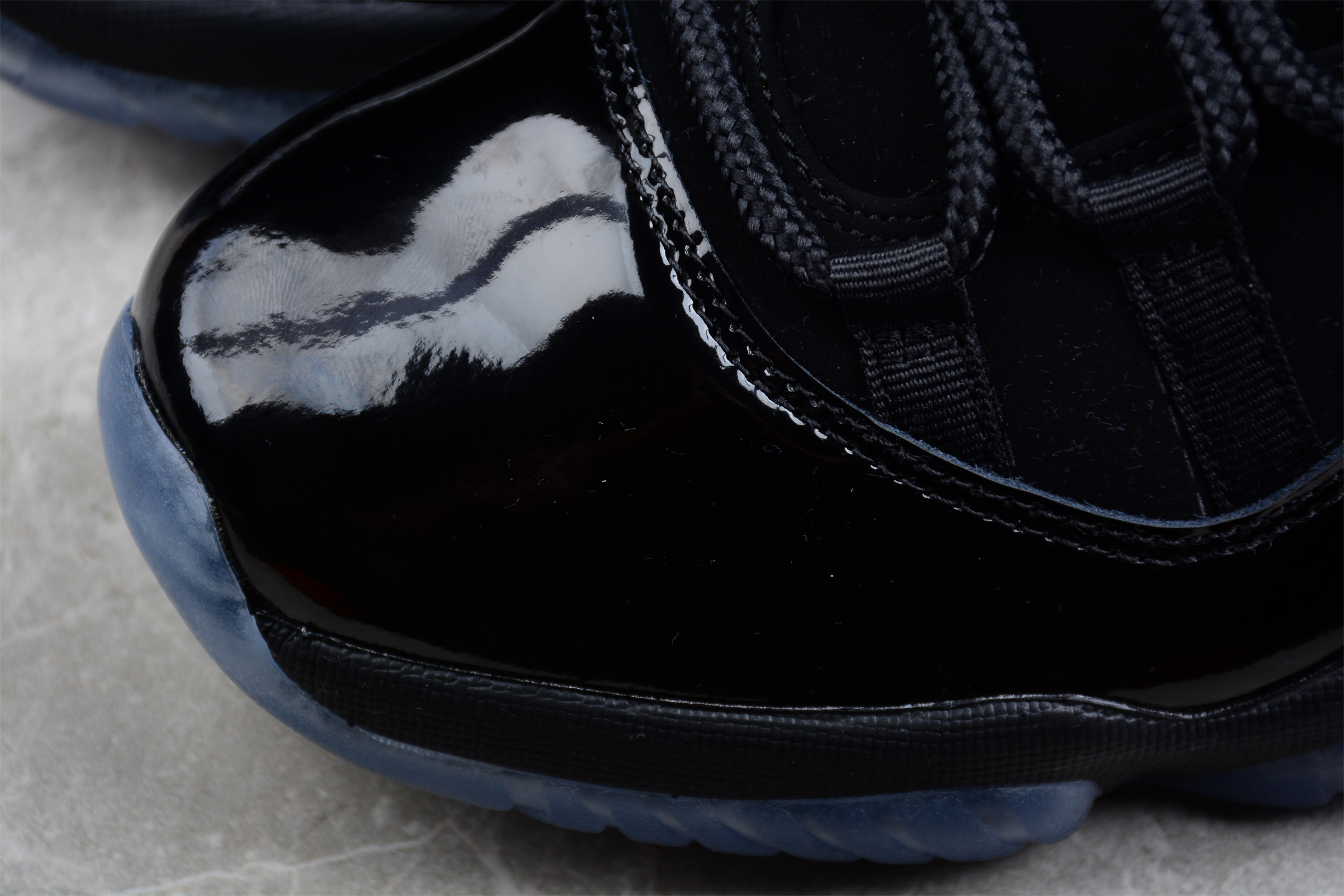 AIR JORDAN 11 ??CAP AND GOWN?? BLACK 378037-005