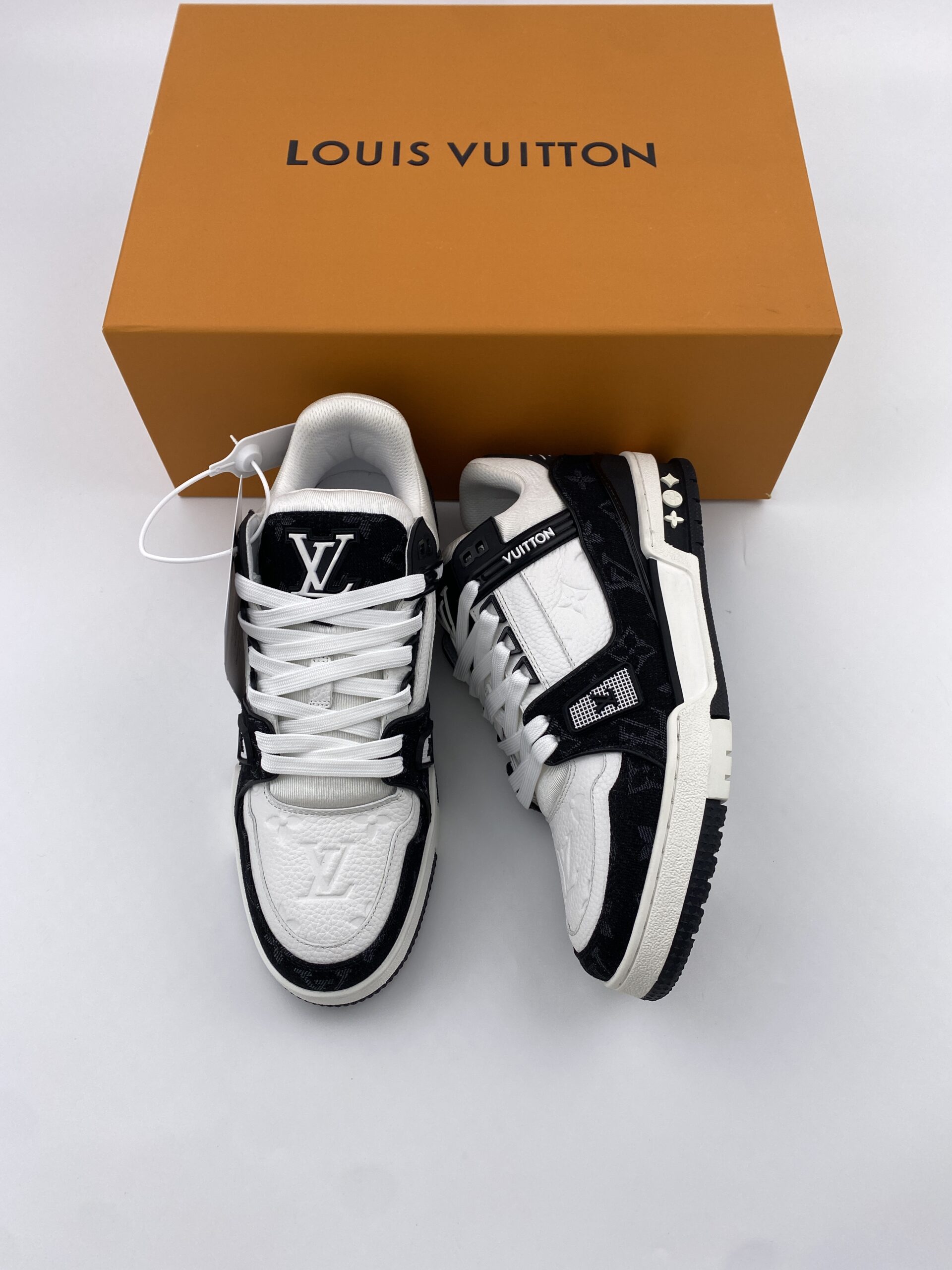 L** V* LV Trainer White Black White