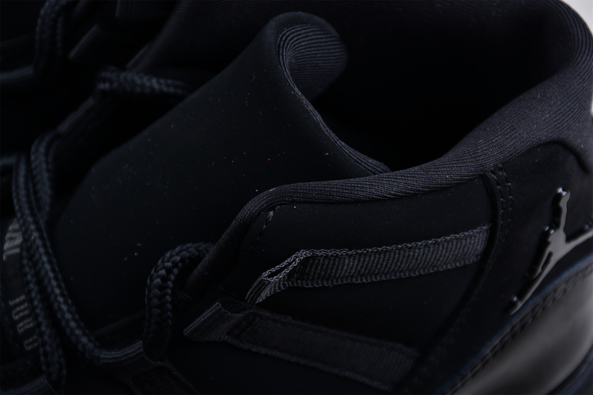 AIR JORDAN 11 ??CAP AND GOWN?? BLACK 378037-005
