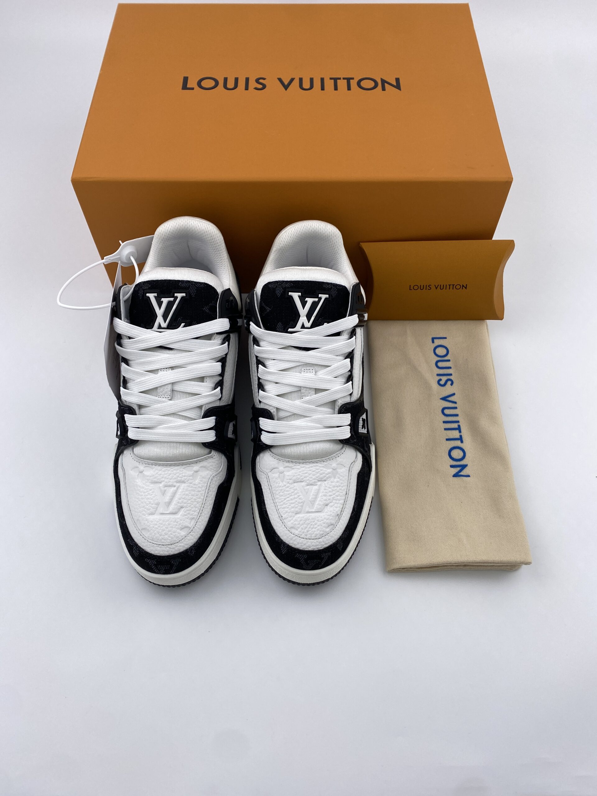 L** V* LV Trainer White Black White