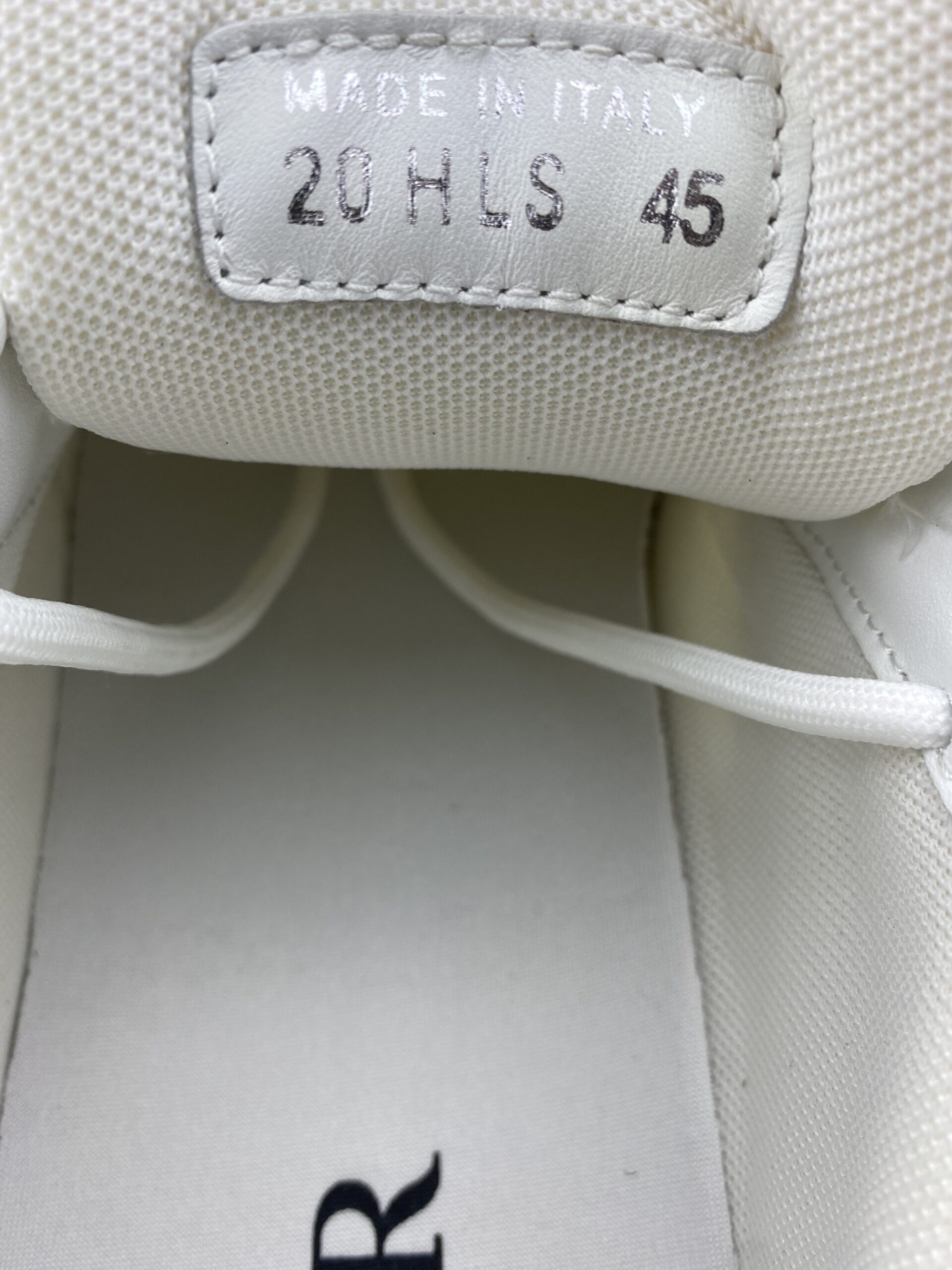 Di* B22 White Silver