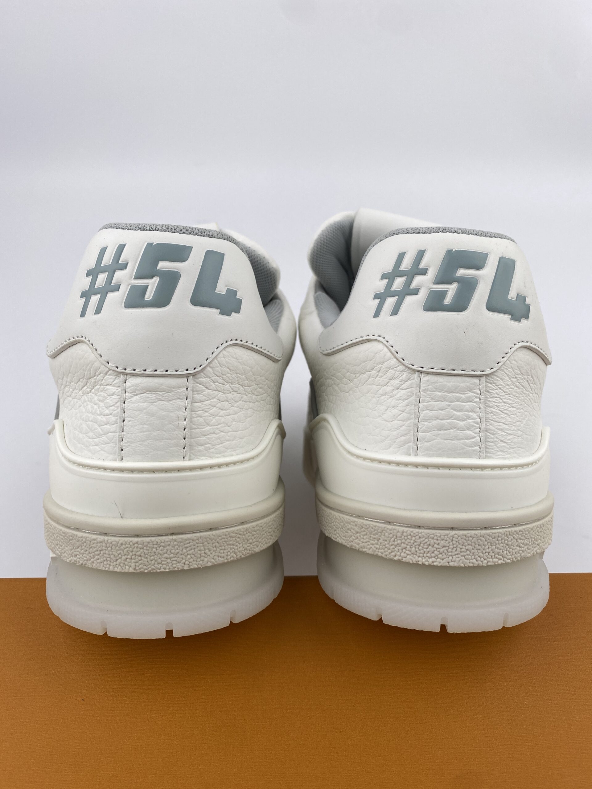 L** V* Trainer White