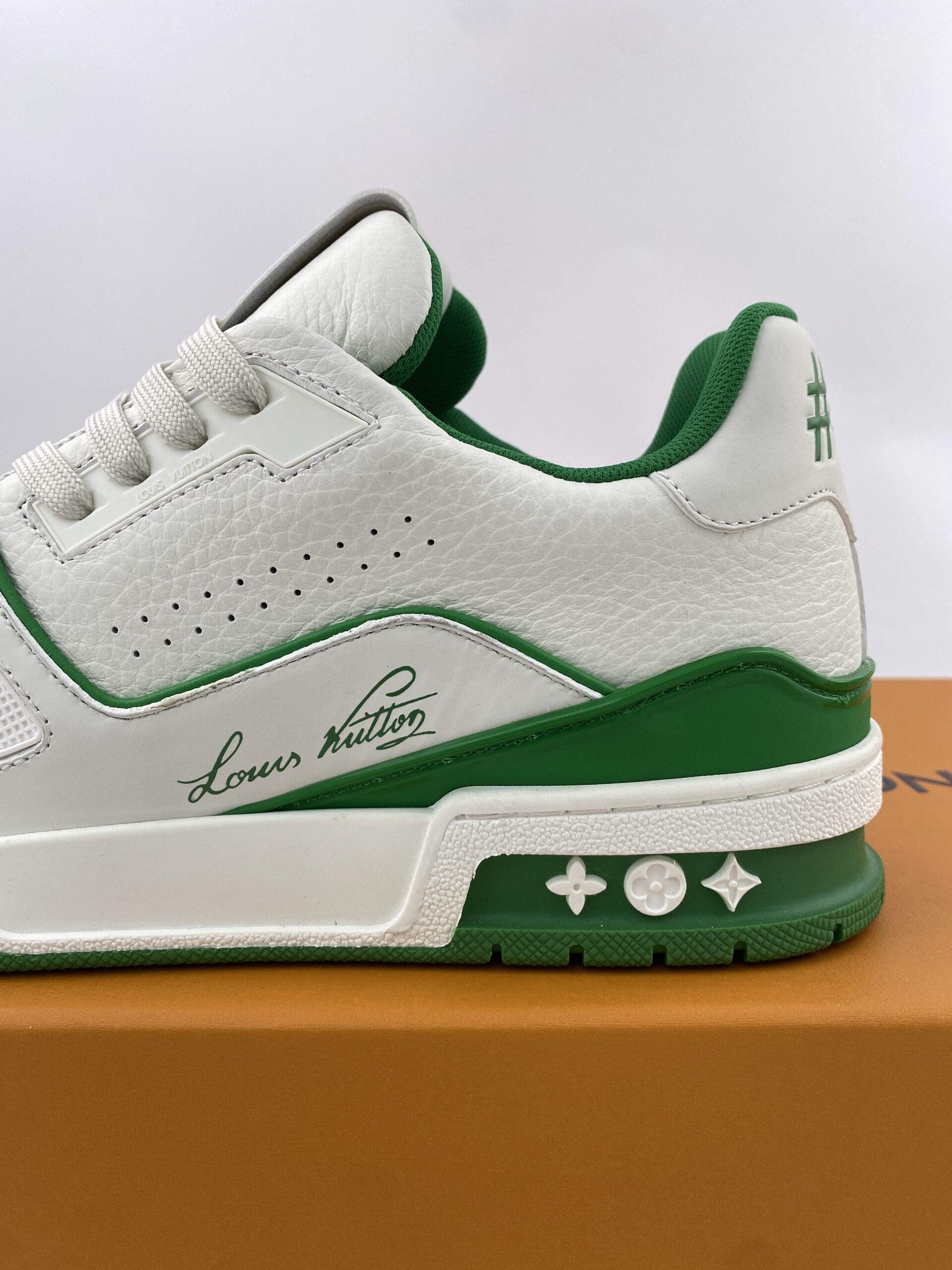 L** V* LV Trainer Sneaker Low White Green