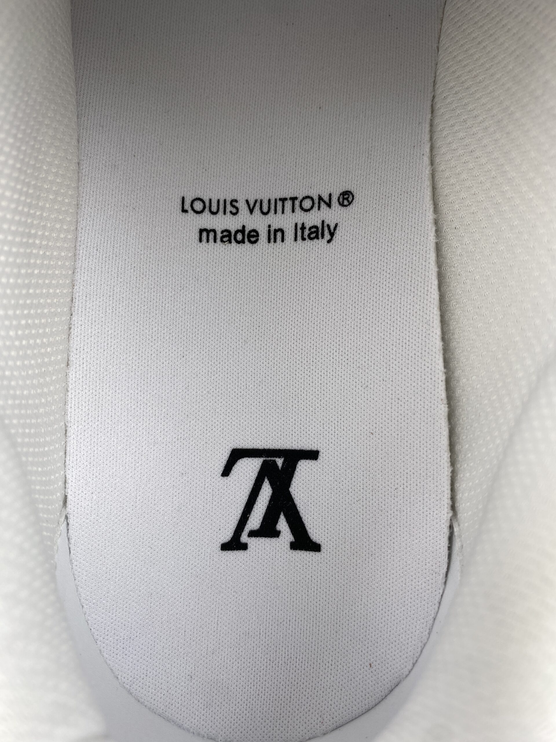 L** V* LV Trainer White Black White