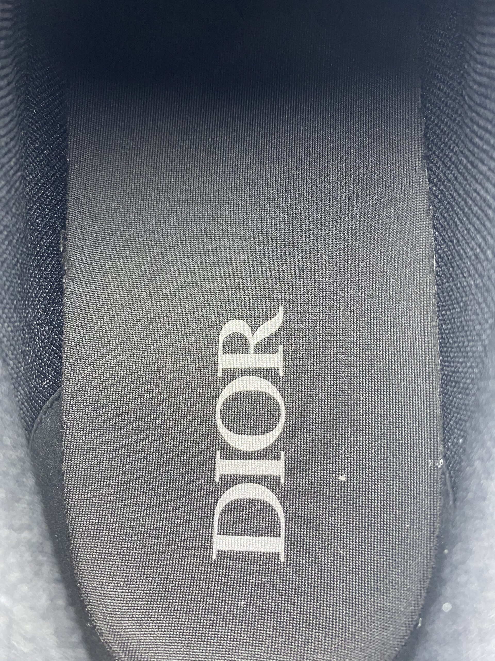 Di* B22 Black Silver