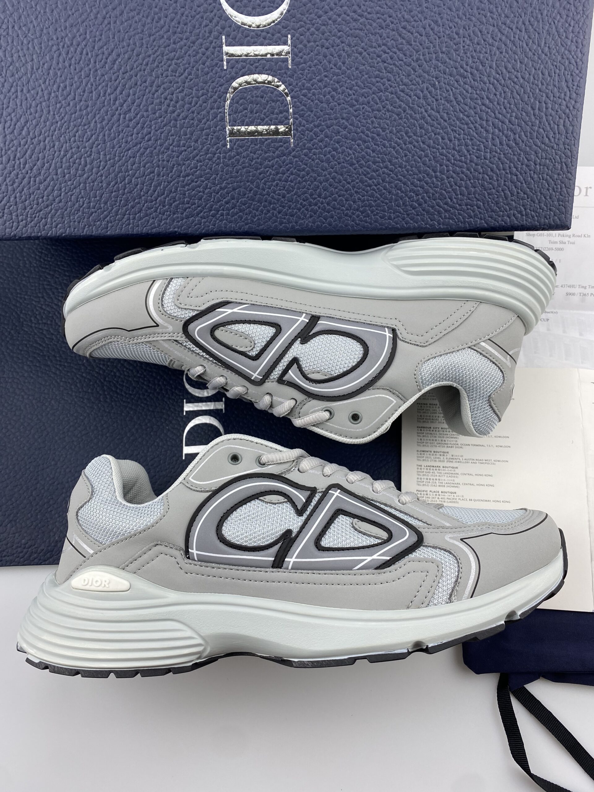 DR B30 Sneakers