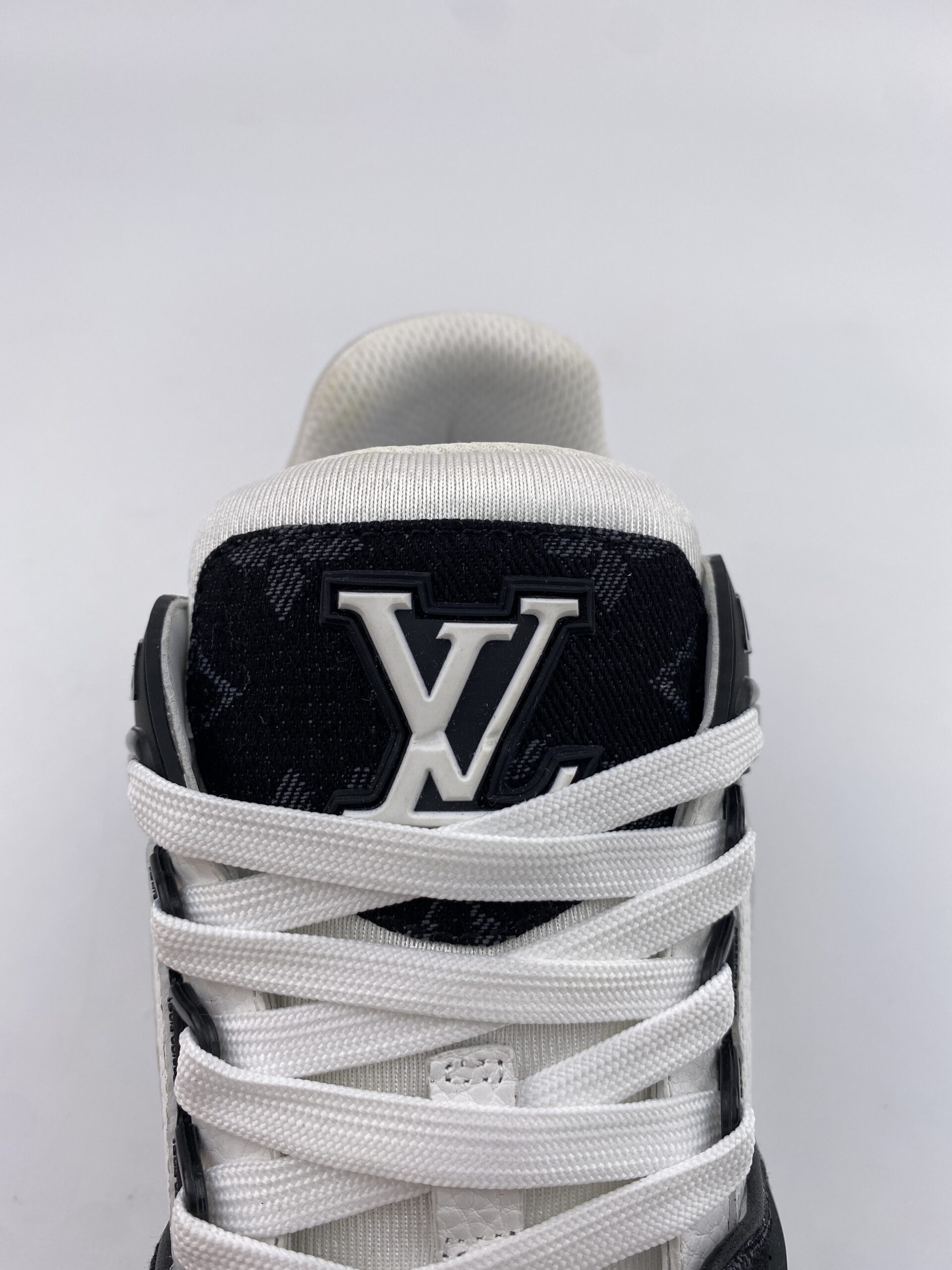 L** V* LV Trainer White Black White