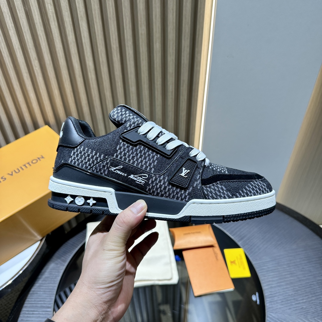 L** V* Trainer