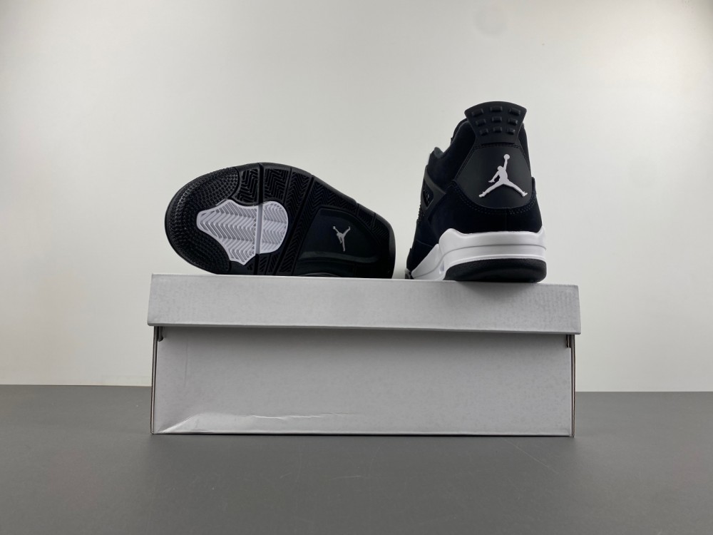 AIR JORDAN 4 RETRO ‘WHITE THUNDER’