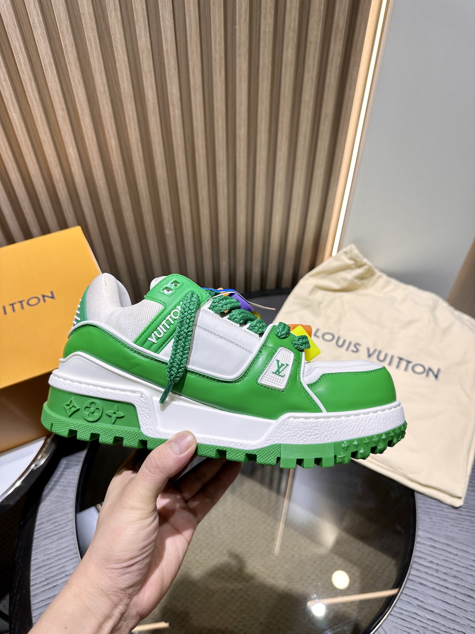 L** V* Trainer